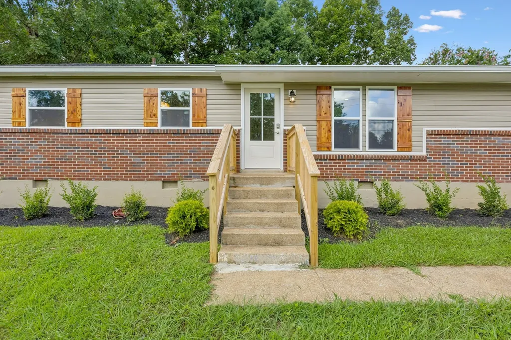 668 Jackson Avenue Lewisburg TN 37091