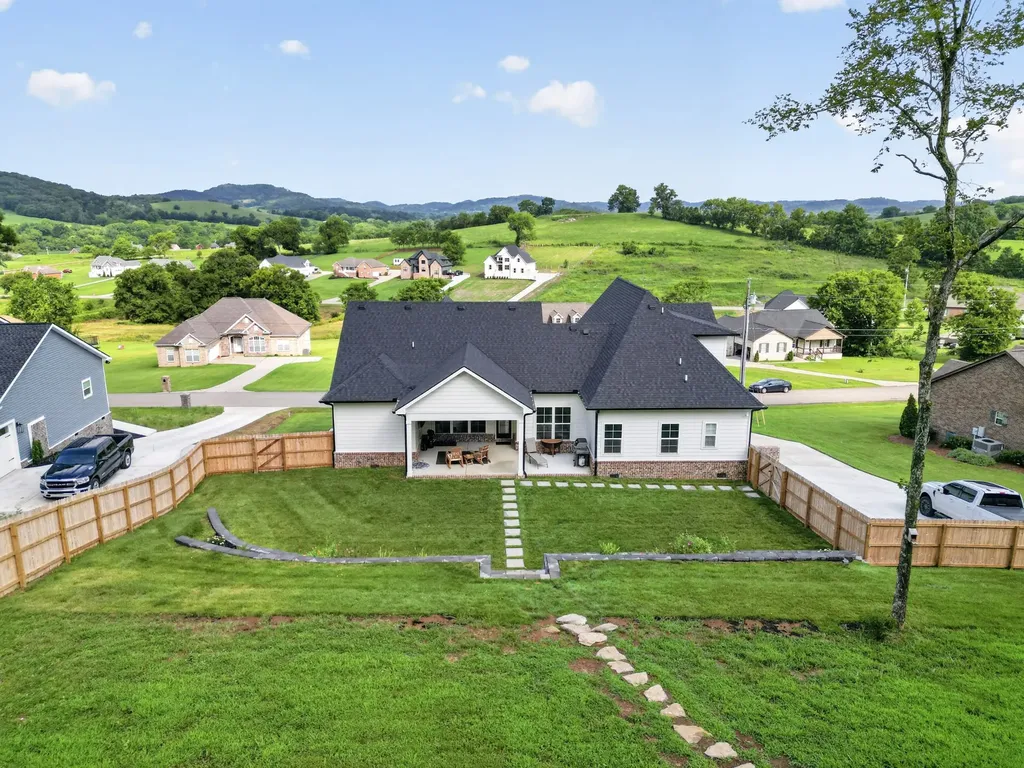 545 Bridle Path Lane Hartsville TN 37074