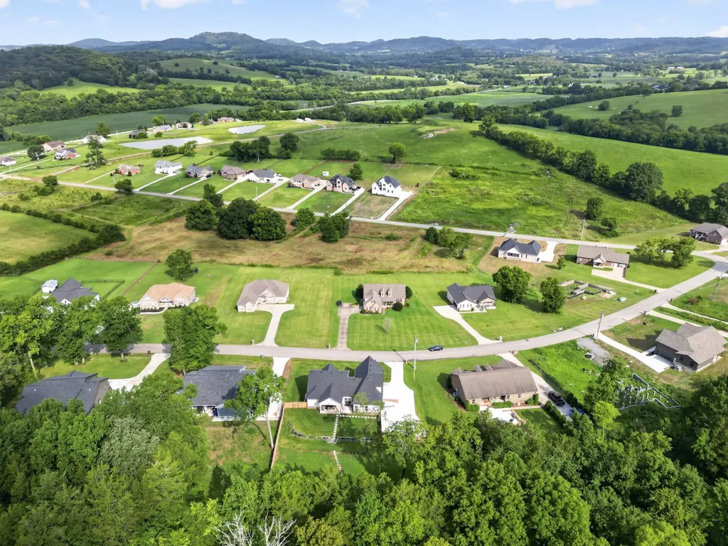 545 Bridle Path Lane Hartsville TN 37074
