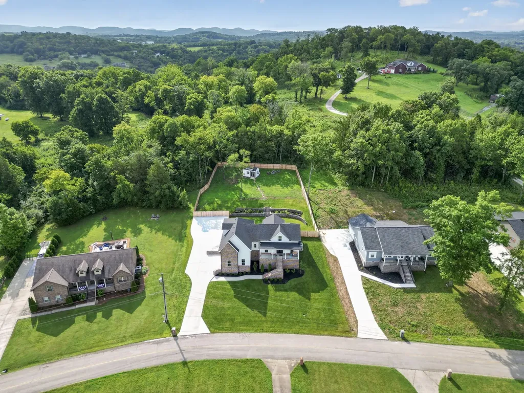 545 Bridle Path Lane Hartsville TN 37074