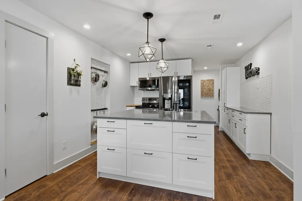 943 Russell Street Nashville TN 37206