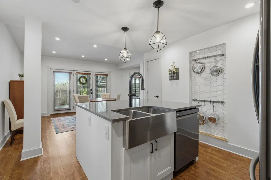 943 Russell Street Nashville TN 37206
