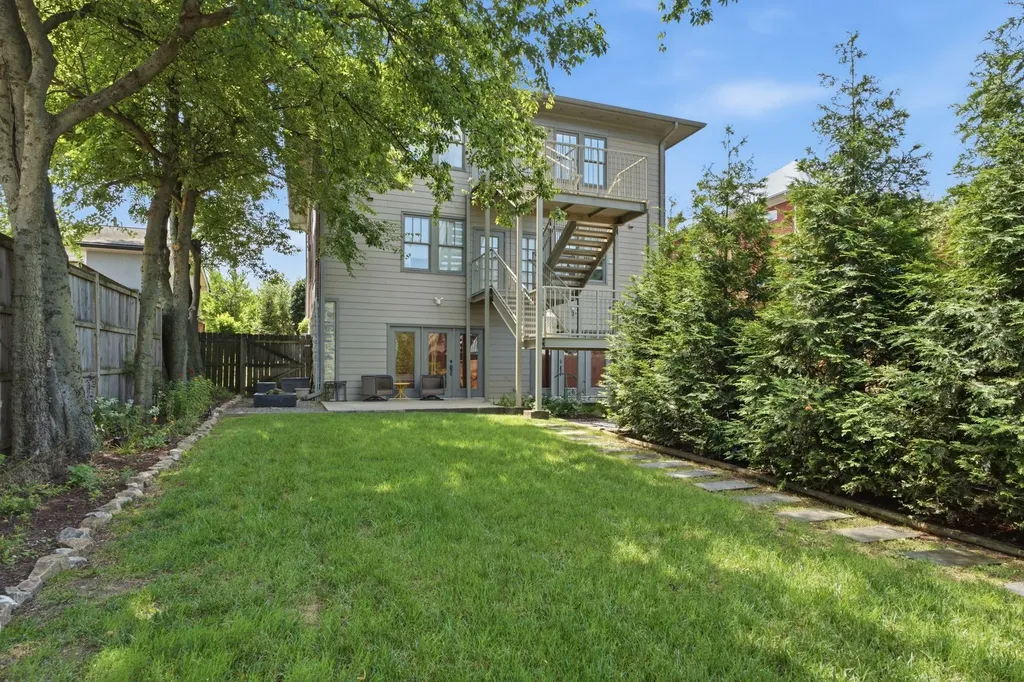 943 Russell Street Nashville TN 37206