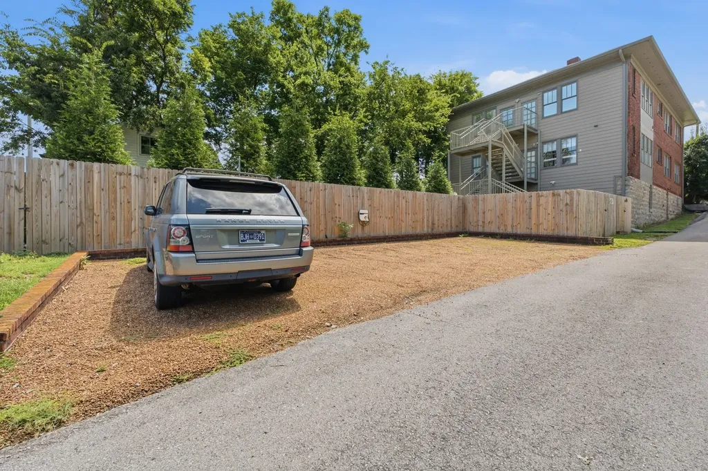 943 Russell Street Nashville TN 37206