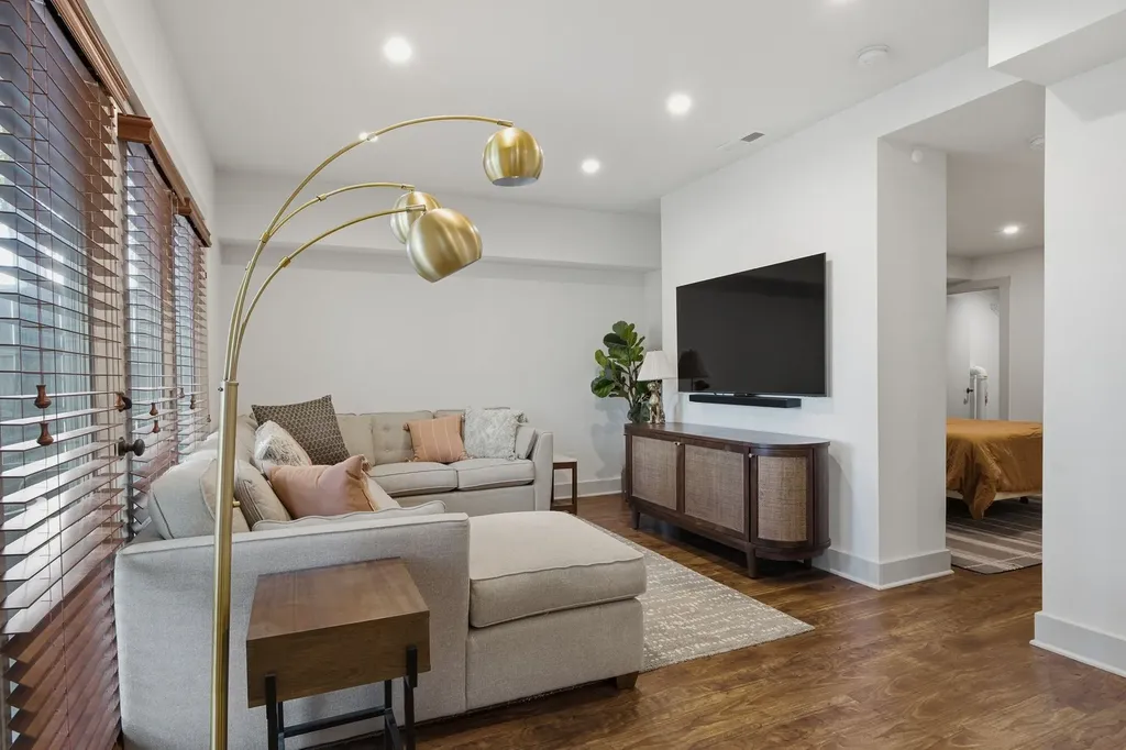 943 Russell Street Nashville TN 37206