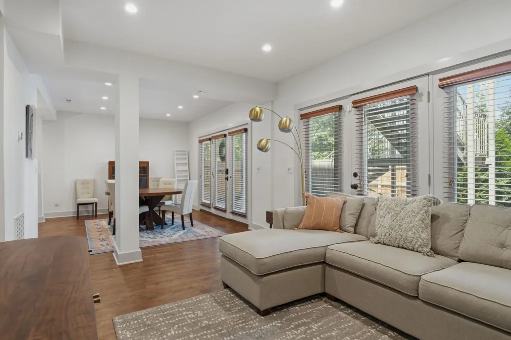 943 Russell Street Nashville TN 37206