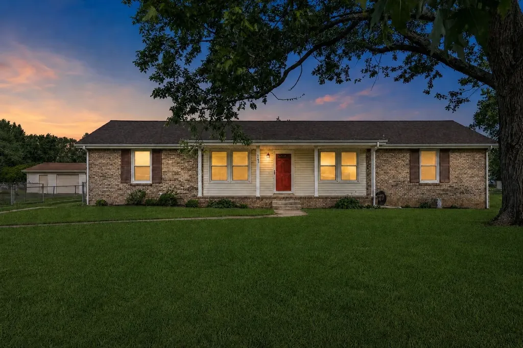 2233 Robin Drive Clarksville TN 37042
