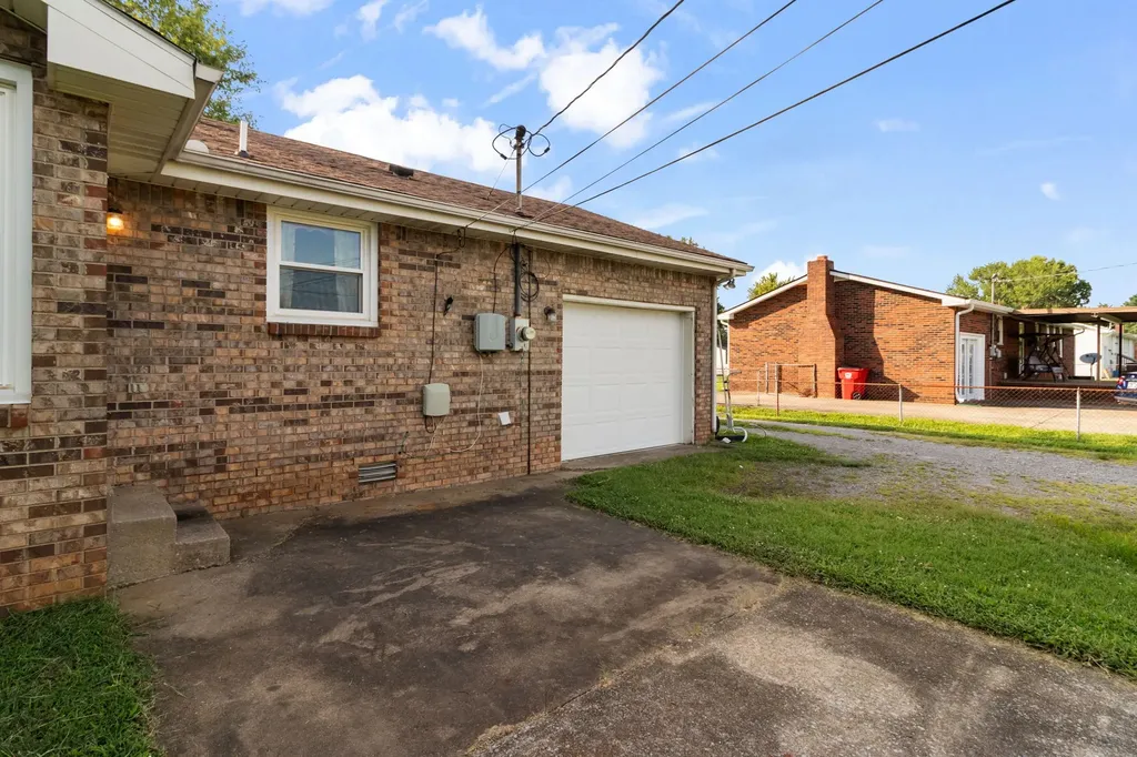 2233 Robin Drive Clarksville TN 37042