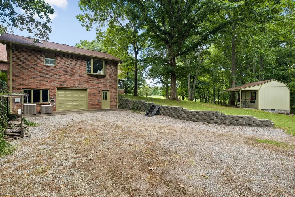 3225 Pinson School Road Greenbrier TN 37073