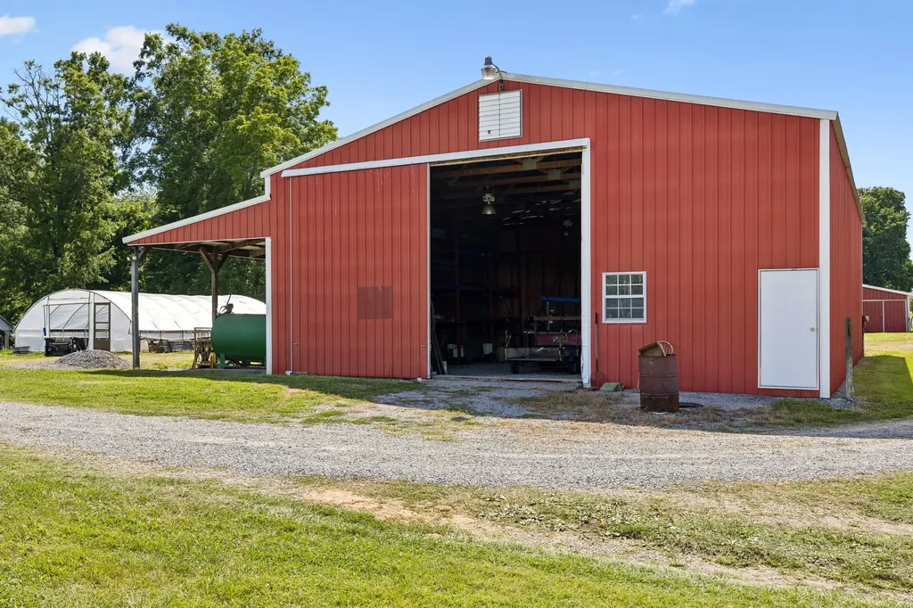 3225 Pinson School Road Greenbrier TN 37073