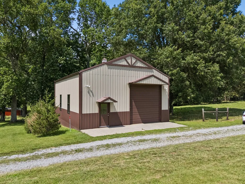 3225 Pinson School Road Greenbrier TN 37073