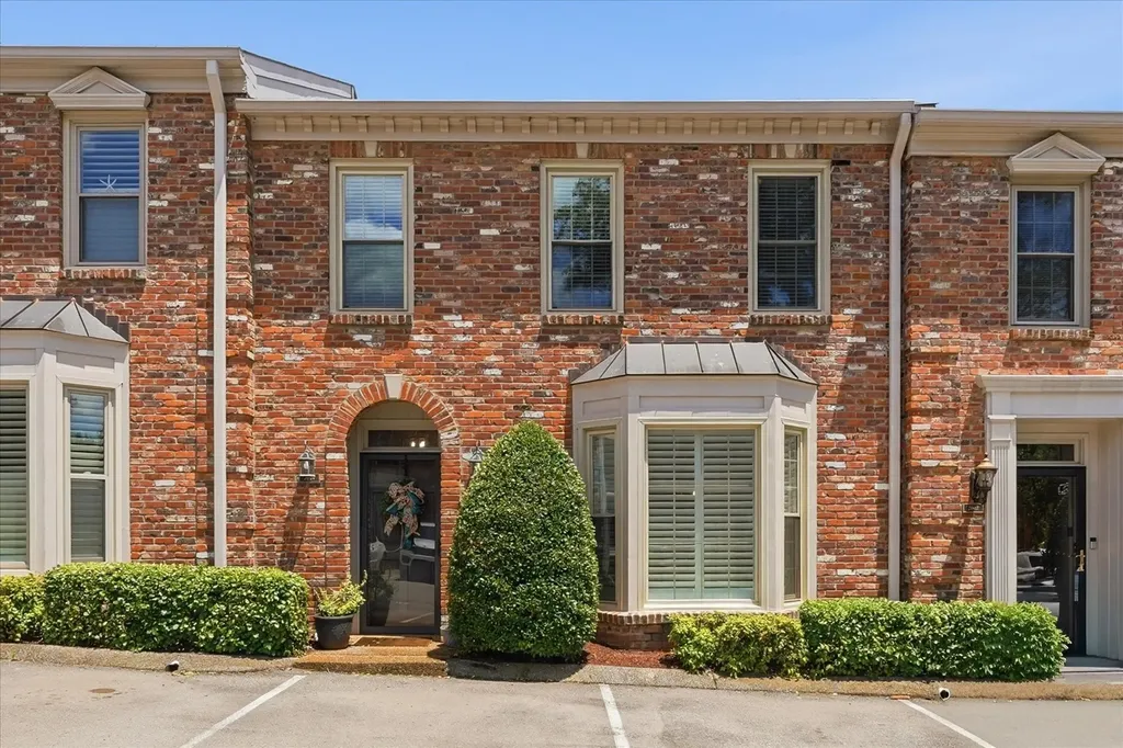 2004 Graybar Lane Nashville TN 37215