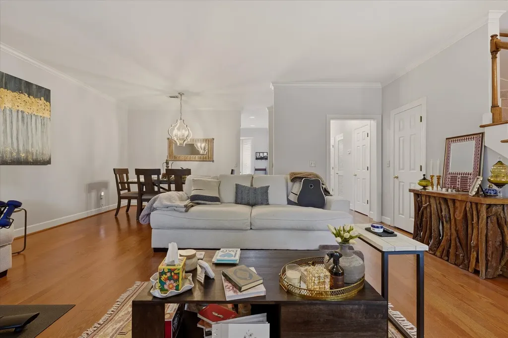 2004 Graybar Lane Nashville TN 37215