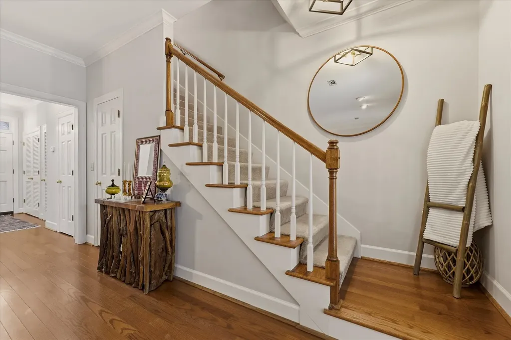 2004 Graybar Lane Nashville TN 37215