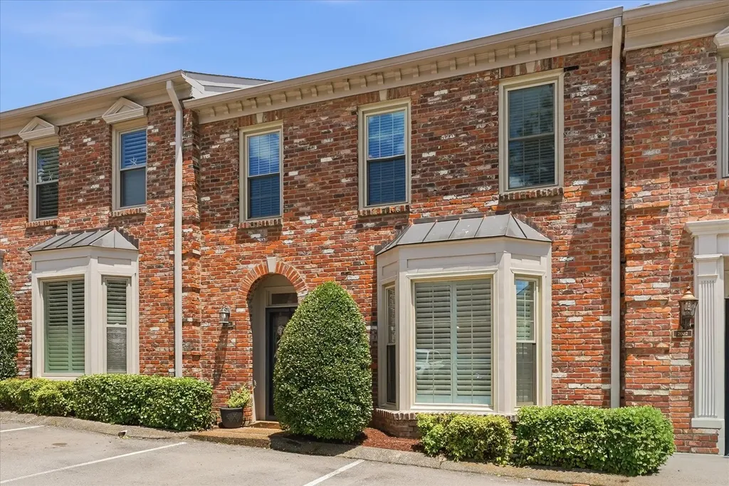 2004 Graybar Lane Nashville TN 37215