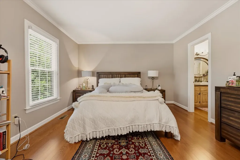 2004 Graybar Lane Nashville TN 37215