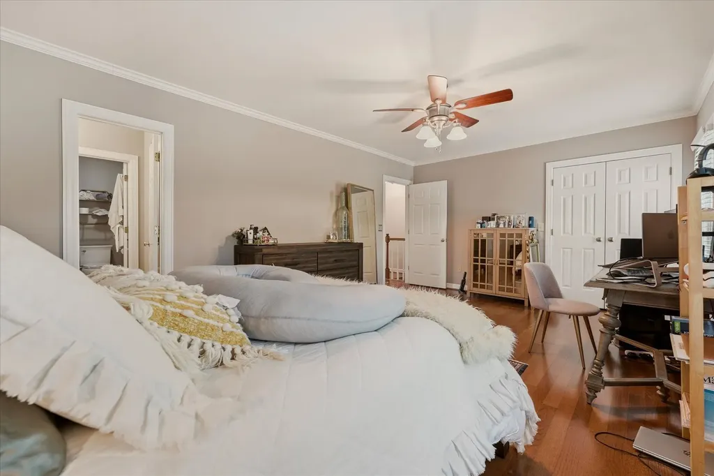 2004 Graybar Lane Nashville TN 37215