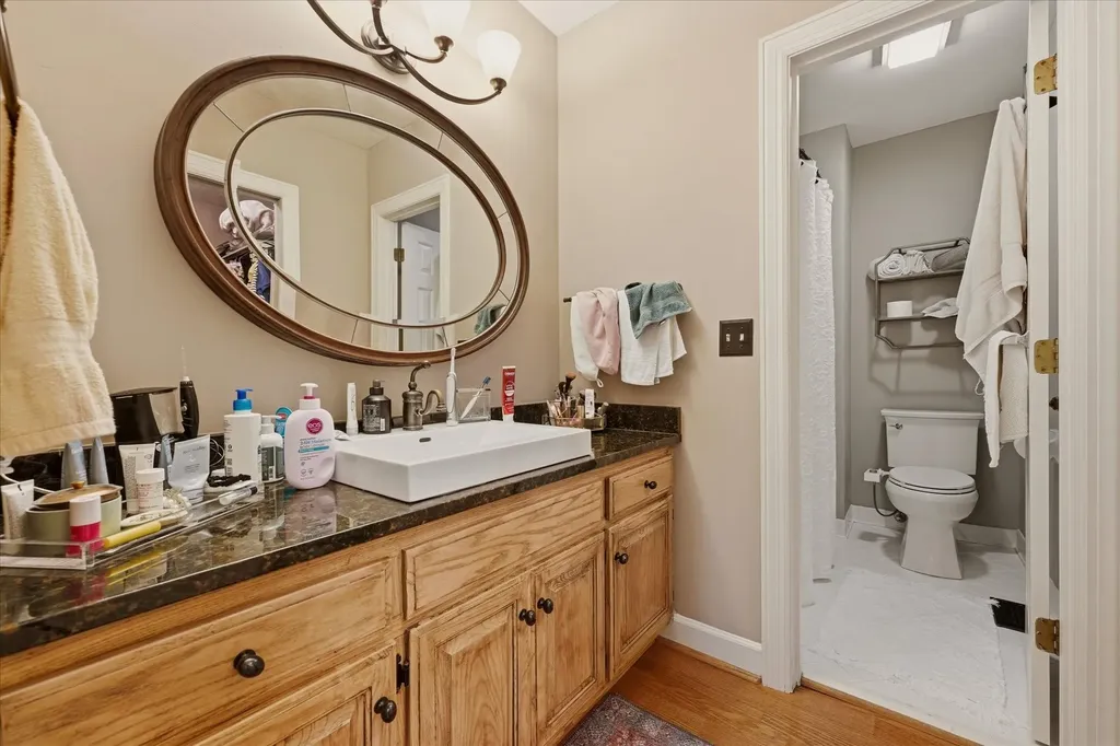 2004 Graybar Lane Nashville TN 37215