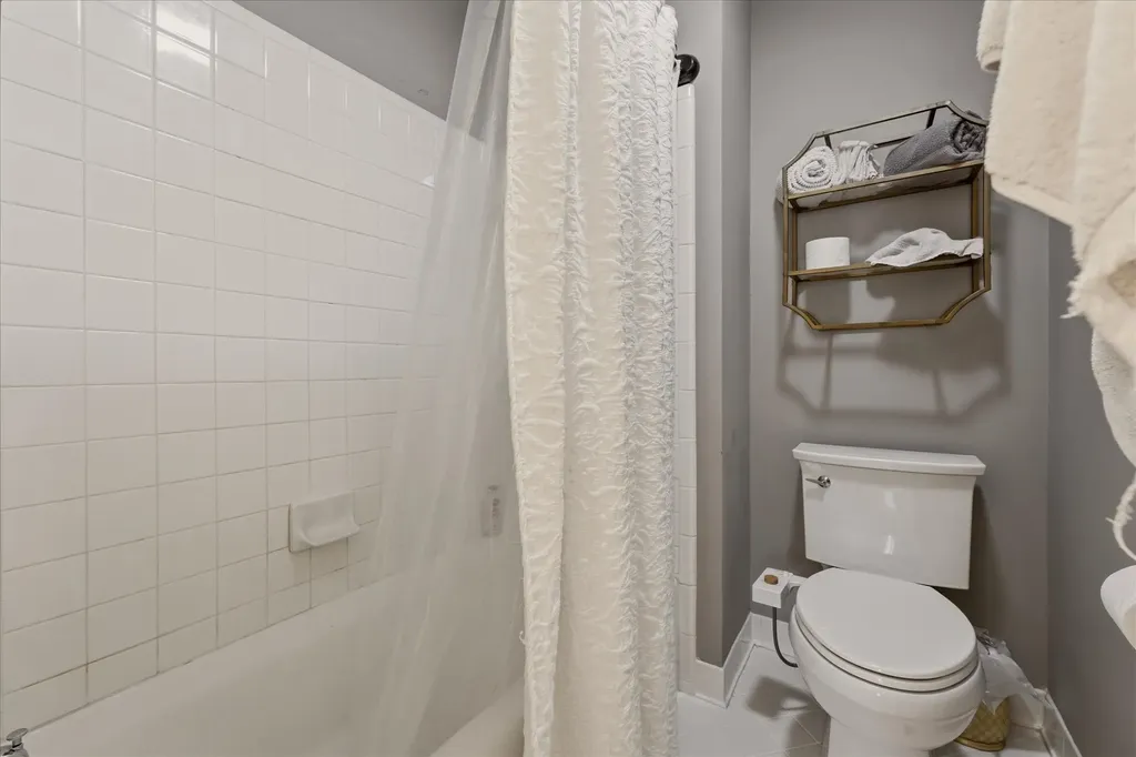 2004 Graybar Lane Nashville TN 37215