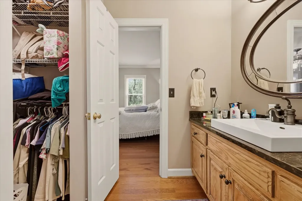 2004 Graybar Lane Nashville TN 37215