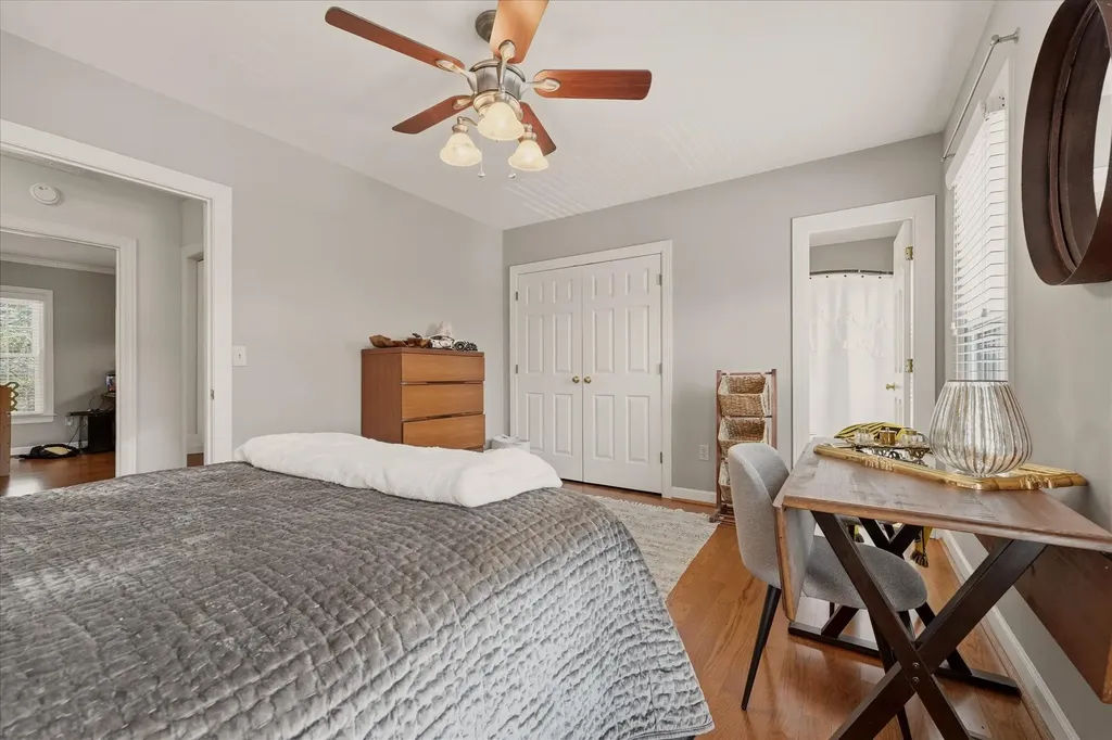 2004 Graybar Lane Nashville TN 37215
