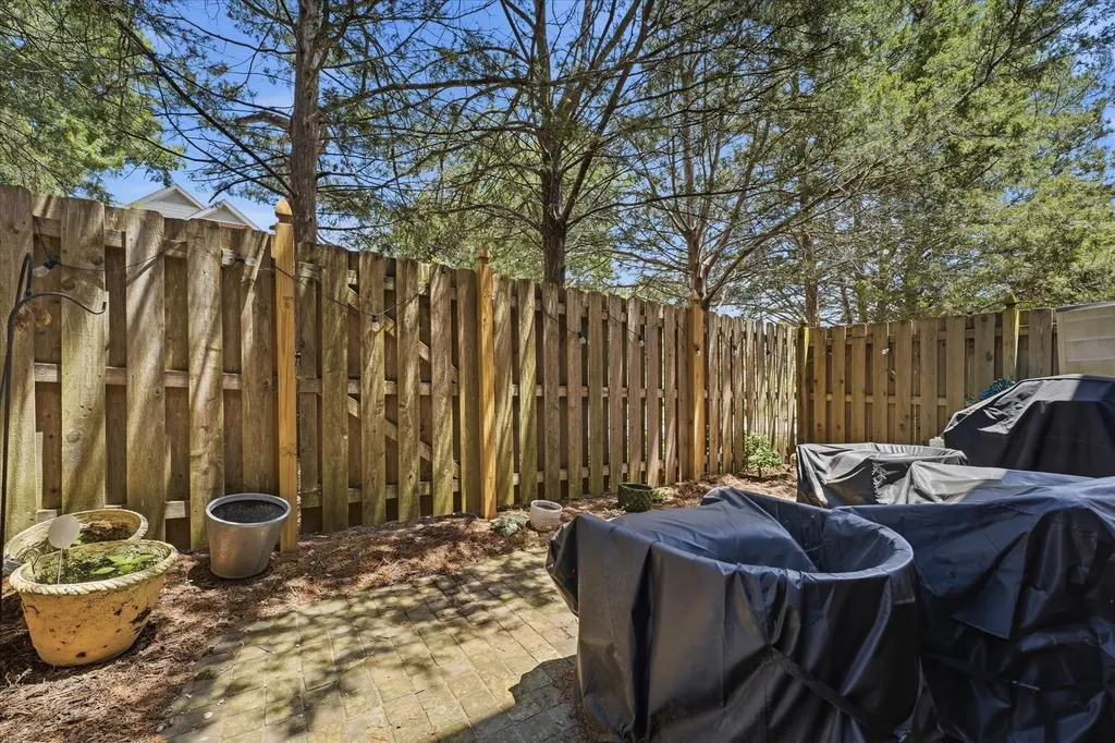 2004 Graybar Lane Nashville TN 37215