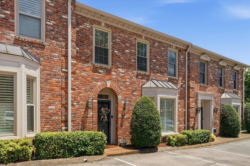 2004 Graybar Lane Nashville TN 37215