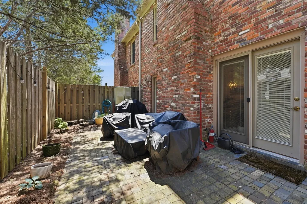 2004 Graybar Lane Nashville TN 37215