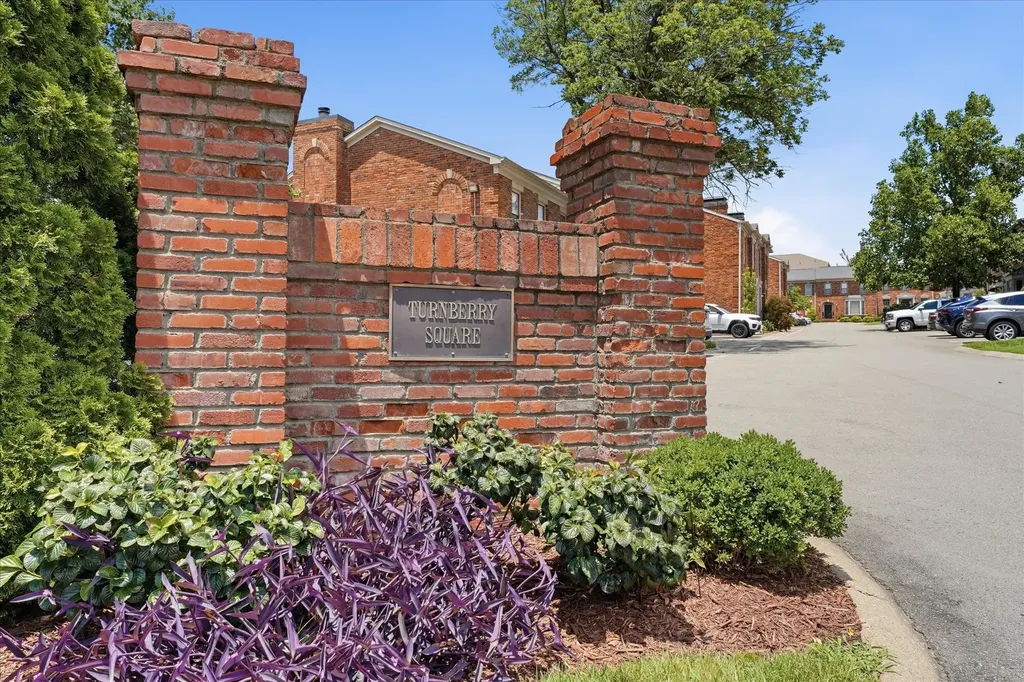 2004 Graybar Lane Nashville TN 37215
