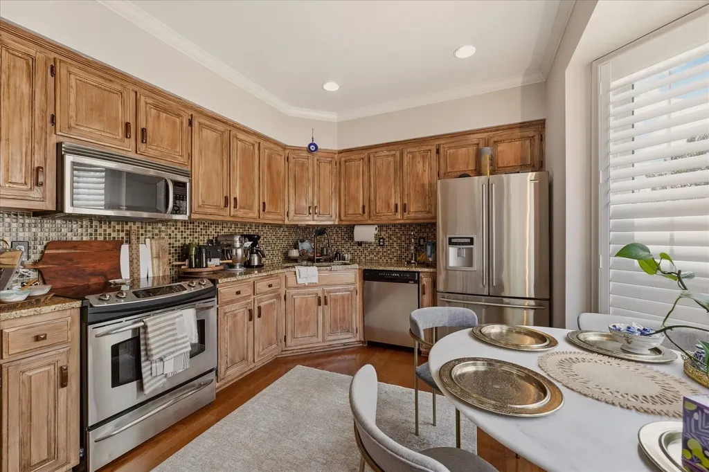 2004 Graybar Lane Nashville TN 37215