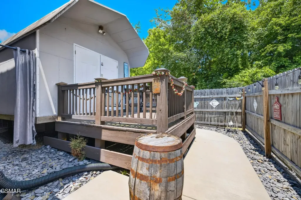1686 Highway 139 Dandridge TN 37725