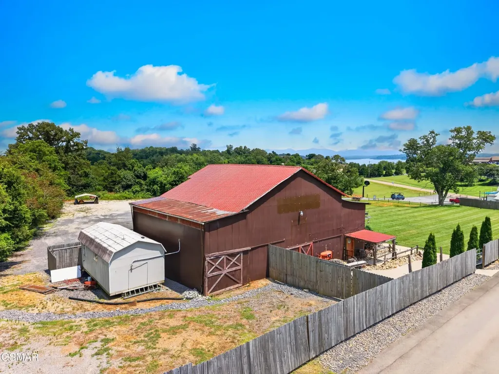 1686 Highway 139 Dandridge TN 37725