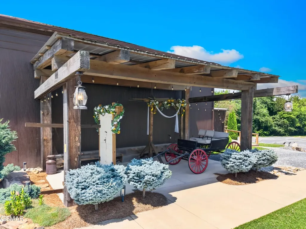 1686 Highway 139 Dandridge TN 37725