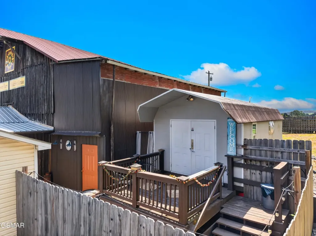 1686 Highway 139 Dandridge TN 37725