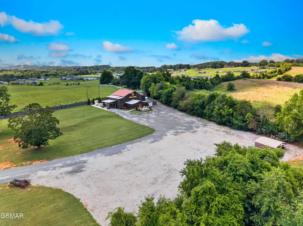 1686 Highway 139 Dandridge TN 37725