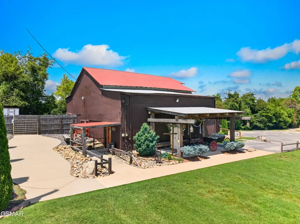 1686 Highway 139 Dandridge TN 37725