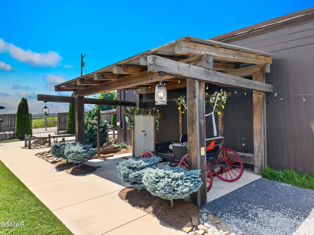 1686 Highway 139 Dandridge TN 37725