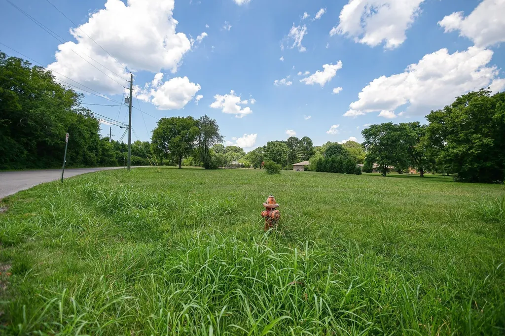 8356 Highway 100 Nashville TN 37221