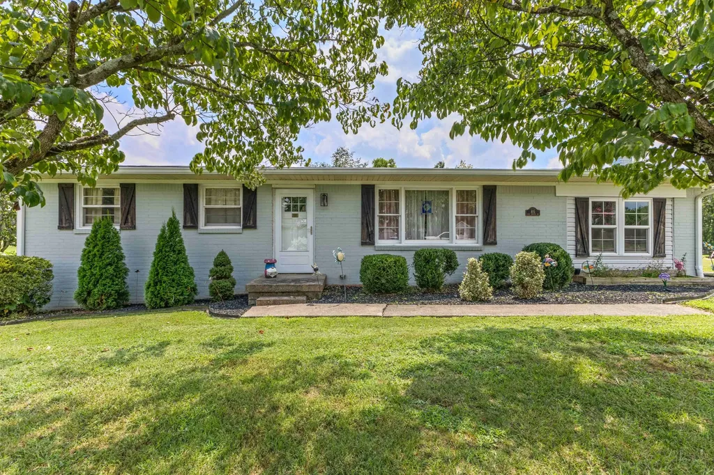105 E Roberts Road Portland TN 37148