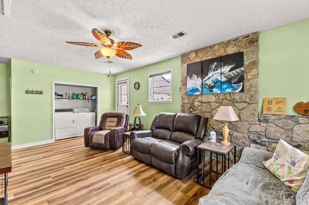 105 E Roberts Road Portland TN 37148