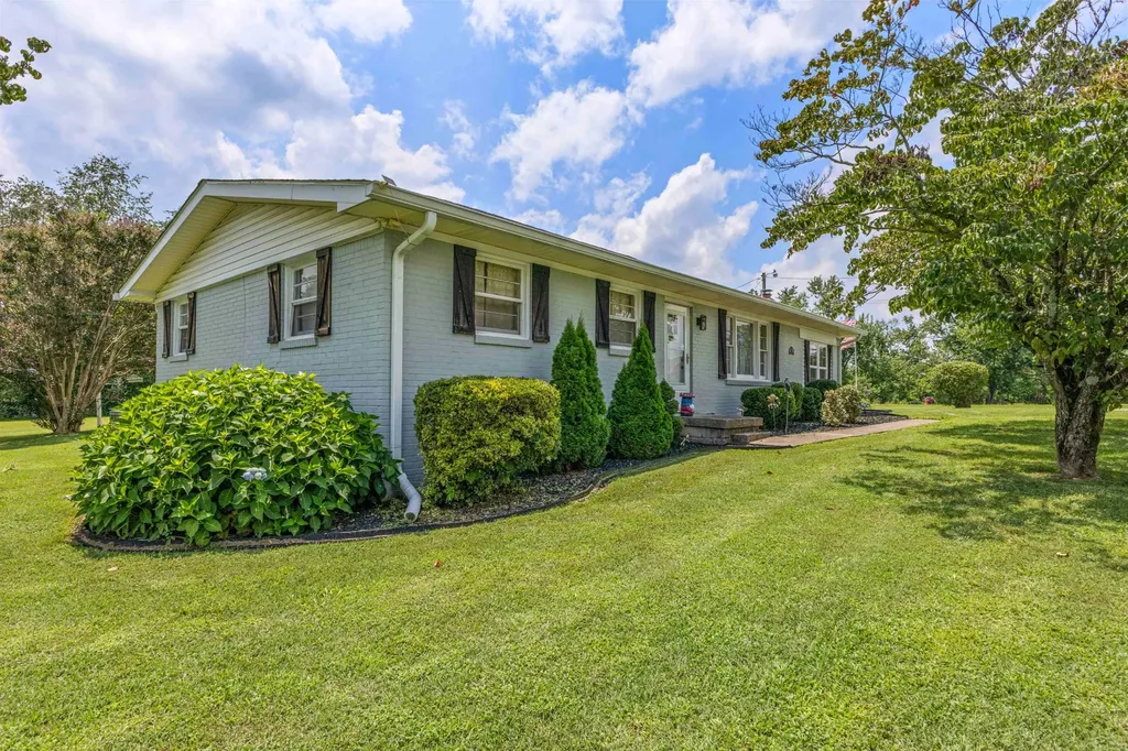 105 E Roberts Road Portland TN 37148