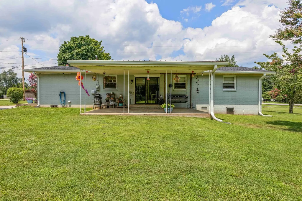 105 E Roberts Road Portland TN 37148