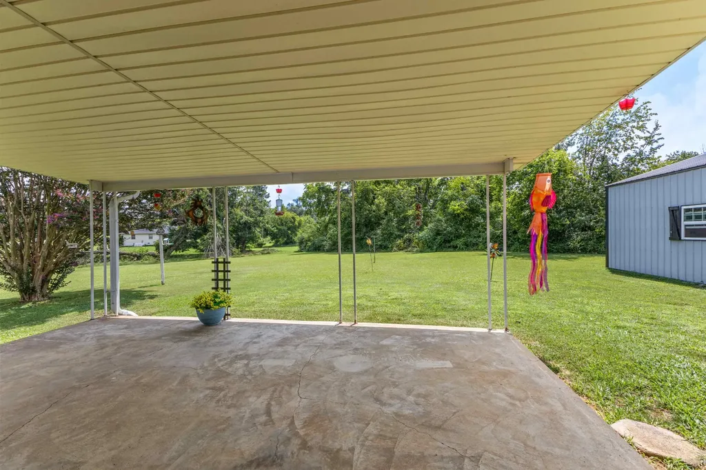 105 E Roberts Road Portland TN 37148