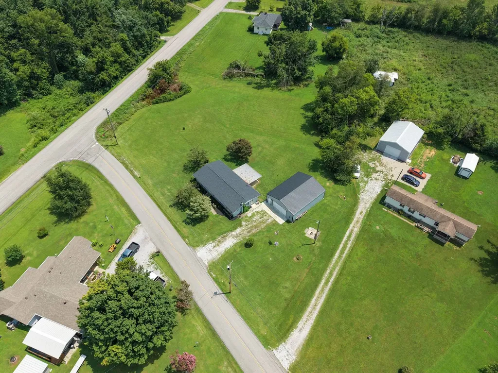 105 E Roberts Road Portland TN 37148