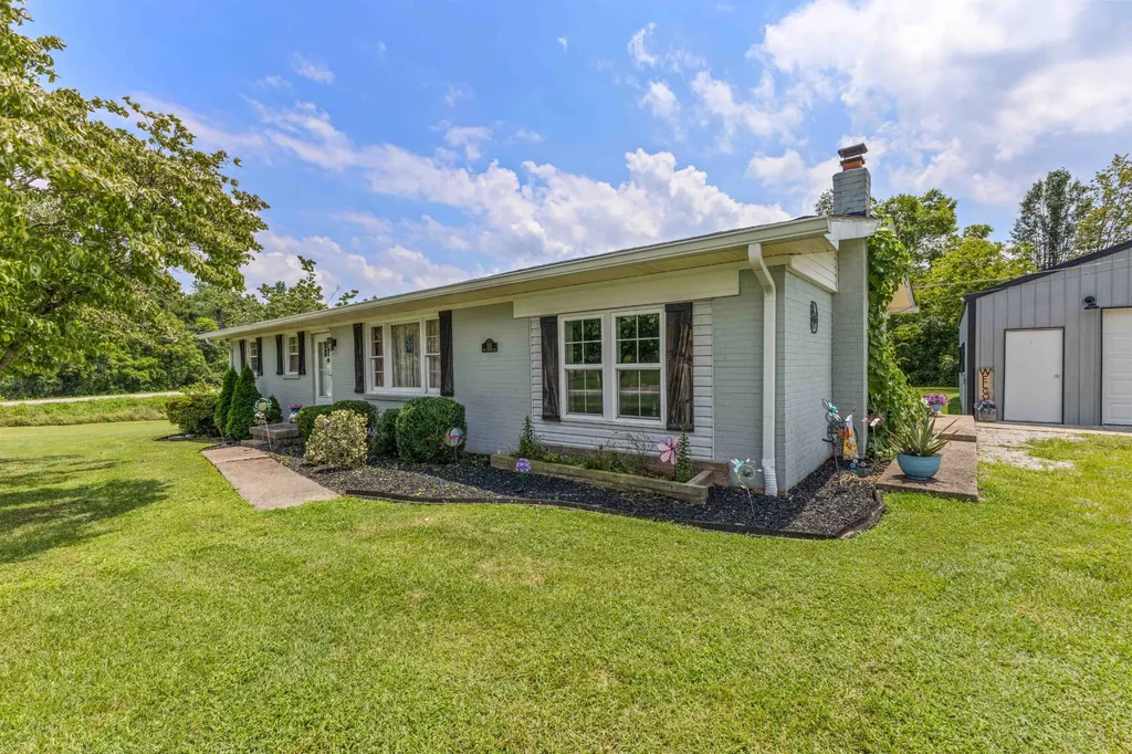 105 E Roberts Road Portland TN 37148