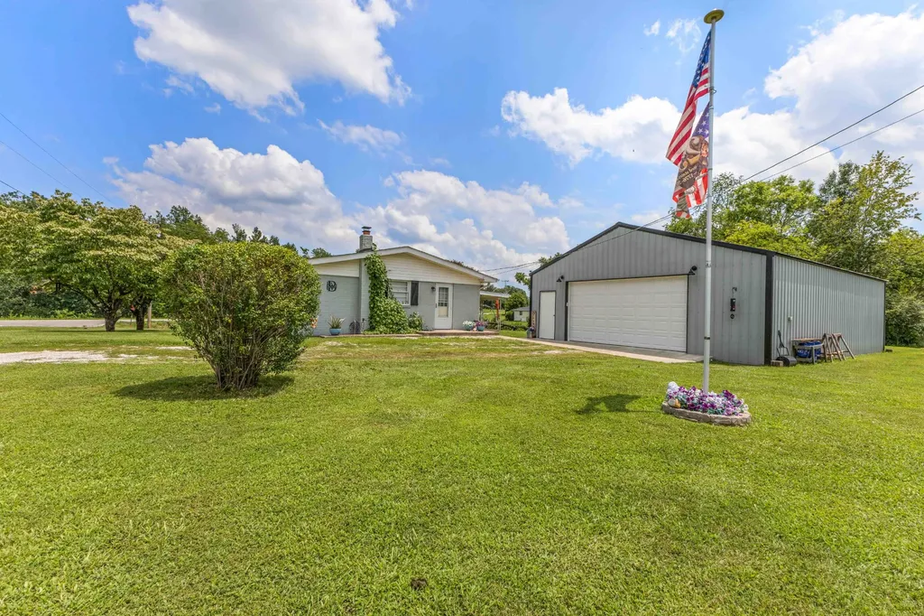 105 E Roberts Road Portland TN 37148