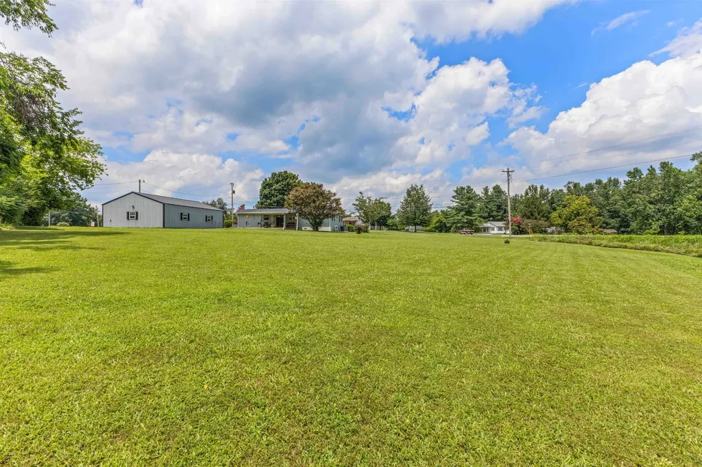 105 E Roberts Road Portland TN 37148