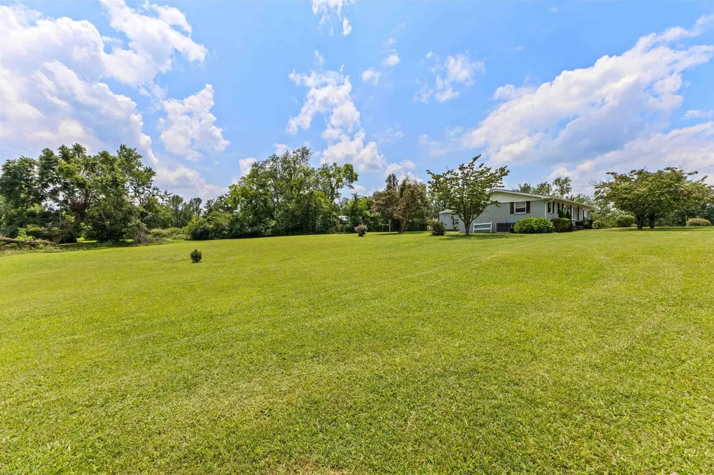 105 E Roberts Road Portland TN 37148