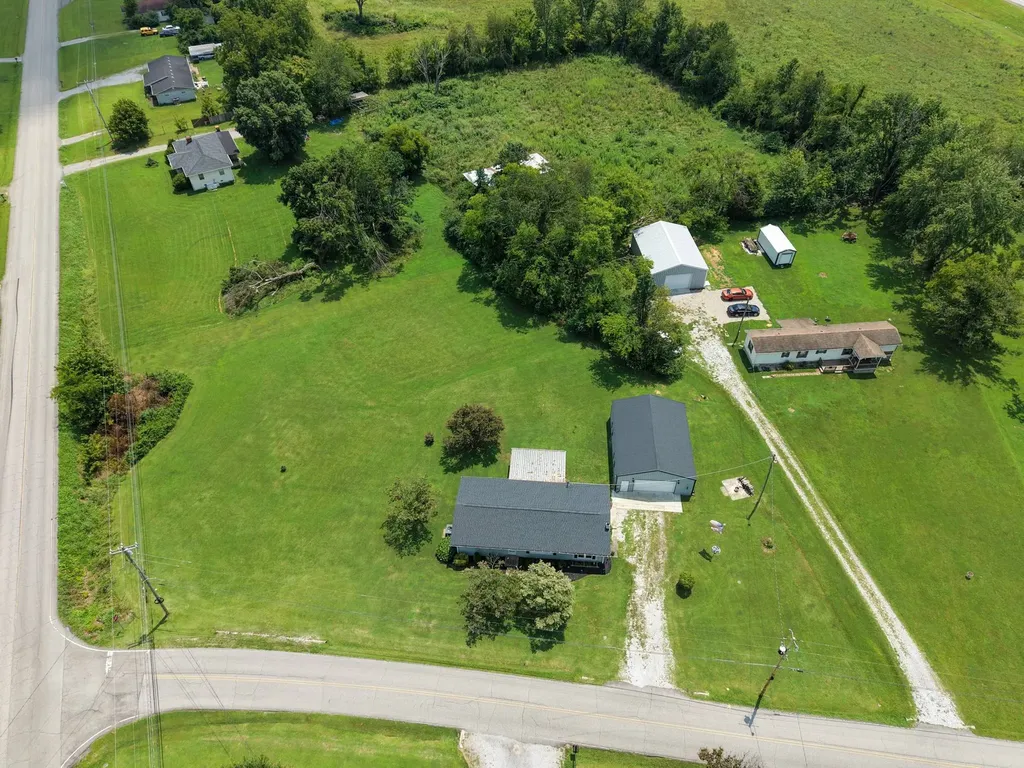 105 E Roberts Road Portland TN 37148