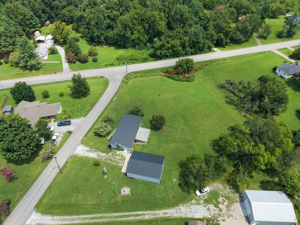 105 E Roberts Road Portland TN 37148